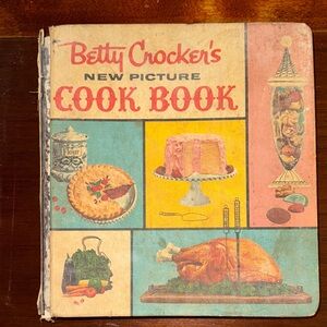 Vintage 1961 (First Edition?) Copy of Betty Crocker's New Picture Cook Book